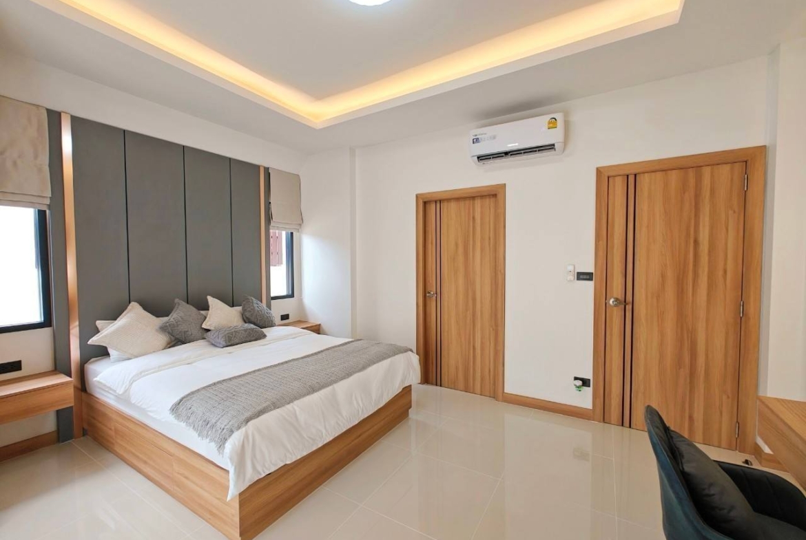 4-Bedroom, 3-Bathroom Villa for Sale in Villa in Pattaya Tropical Village, 320 sqm, 12,900,000 THB, Near Pattaya Railway Station