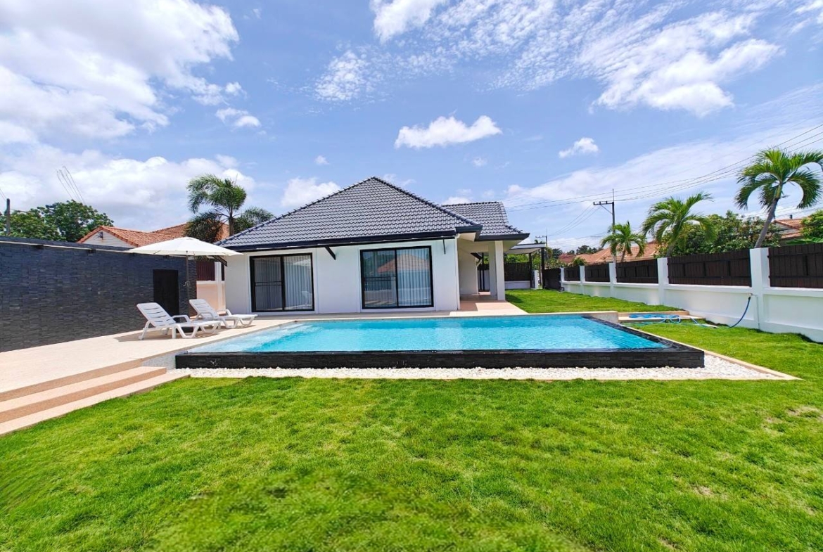 4-Bedroom, 3-Bathroom Villa for Sale in Villa in Pattaya Tropical Village, 320 sqm, 12,900,000 THB, Near Pattaya Railway Station