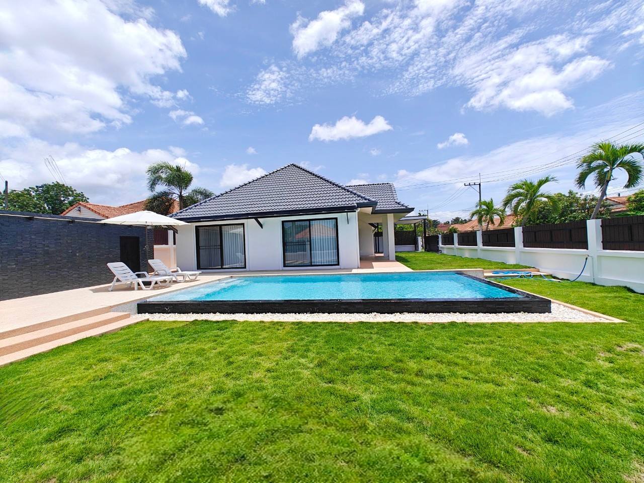 4-Bedroom, 3-Bathroom Villa for Sale in Villa in Pattaya Tropical Village, 320 sqm, 12,900,000 THB, Near Pattaya Railway Station