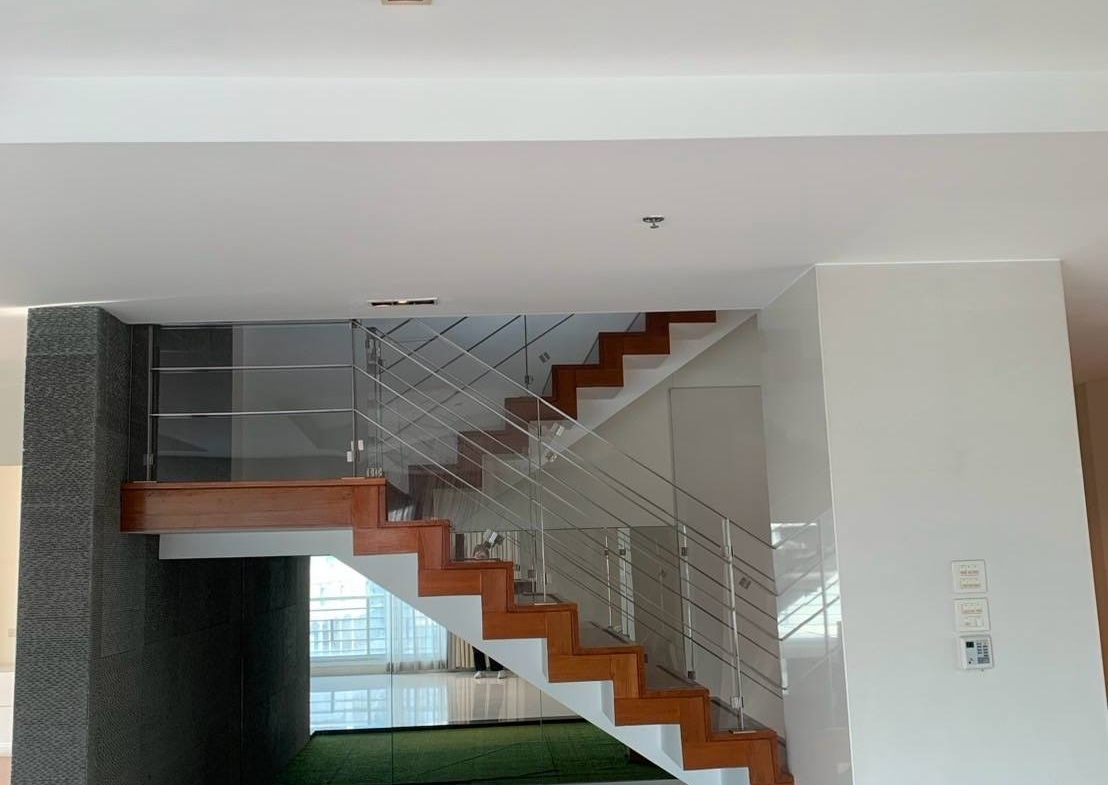 5-Bed, 4-Bath, 385 sqm Duplex Penthouse at Royal Residence Park for Rent near Lumphini MRT, 250,000 THB/month