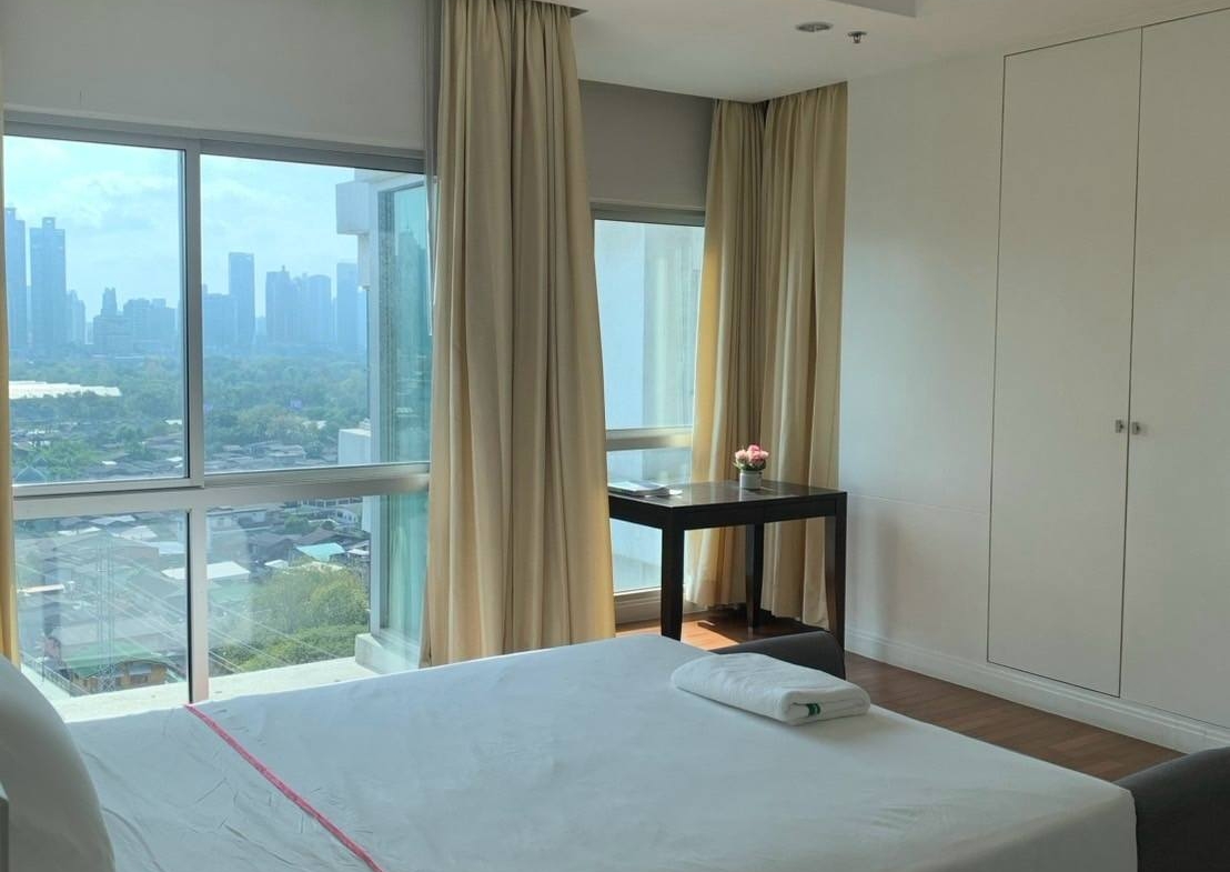5-Bed, 4-Bath, 385 sqm Duplex Penthouse at Royal Residence Park for Rent near Lumphini MRT, 250,000 THB/month
