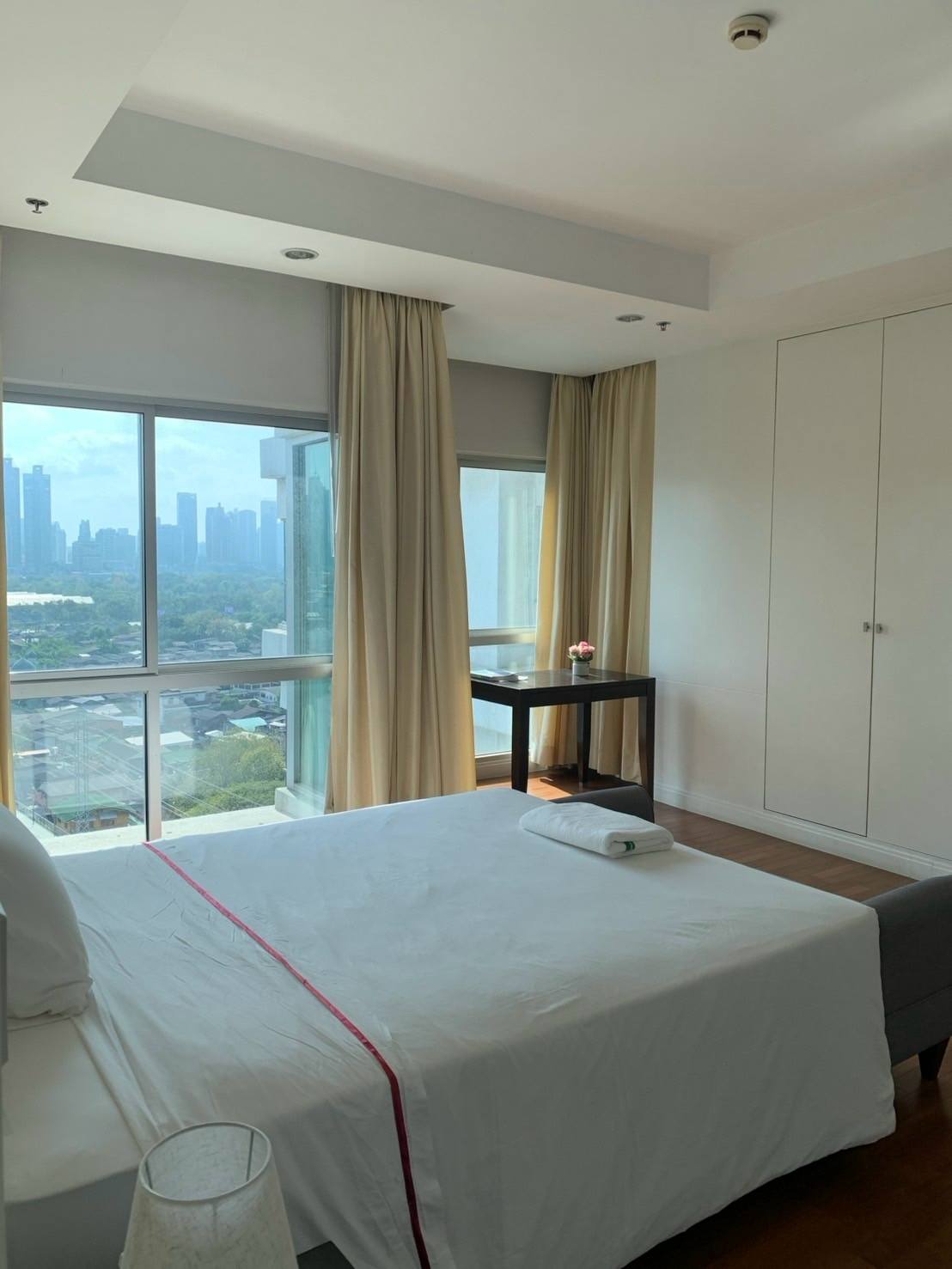 5-Bed, 4-Bath, 385 sqm Duplex Penthouse at Royal Residence Park for Rent near Lumphini MRT, 250,000 THB/month