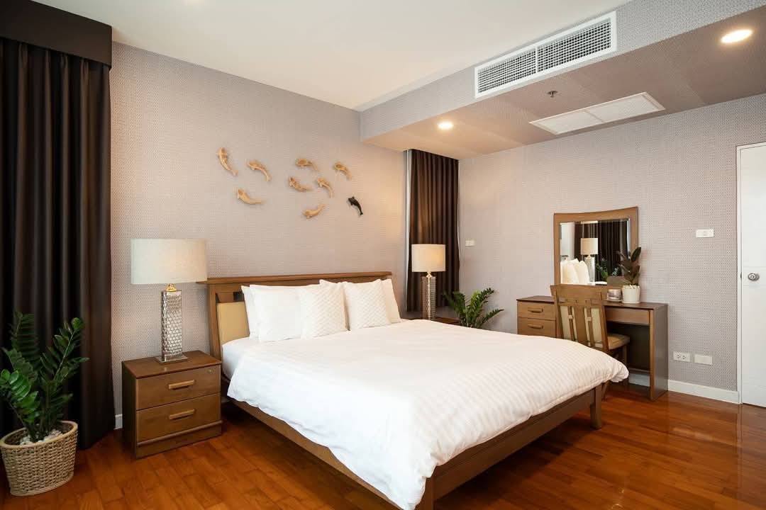 2-Bed, 2-Bath, 100 sqm Condo for Rent at Baan Siri 24, Near BTS Phrom Phong, 60,000 THB/month
