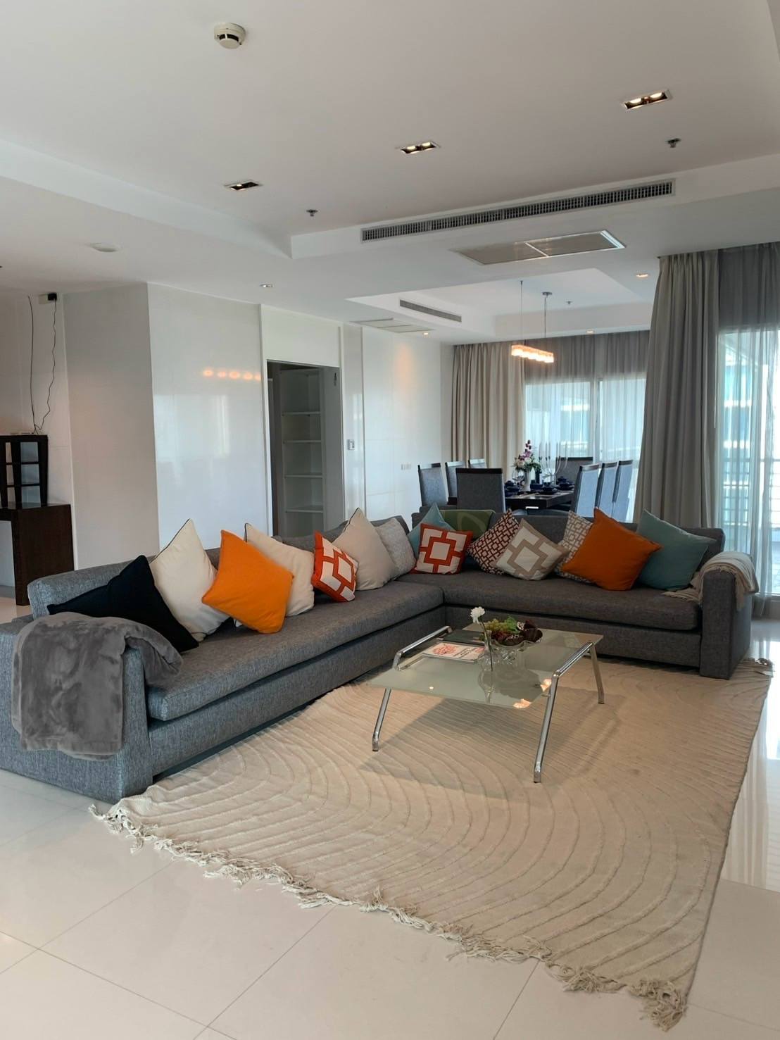 5-Bed, 4-Bath, 385 sqm Duplex Penthouse at Royal Residence Park for Rent near Lumphini MRT, 250,000 THB/month