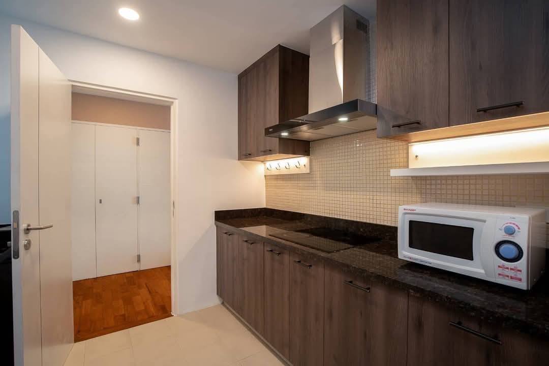 2-Bed, 2-Bath, 100 sqm Condo for Rent at Baan Siri 24, Near BTS Phrom Phong, 60,000 THB/month