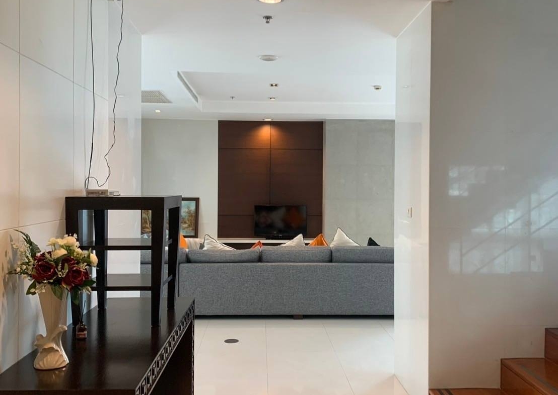 5-Bed, 4-Bath, 385 sqm Duplex Penthouse at Royal Residence Park for Rent near Lumphini MRT, 250,000 THB/month