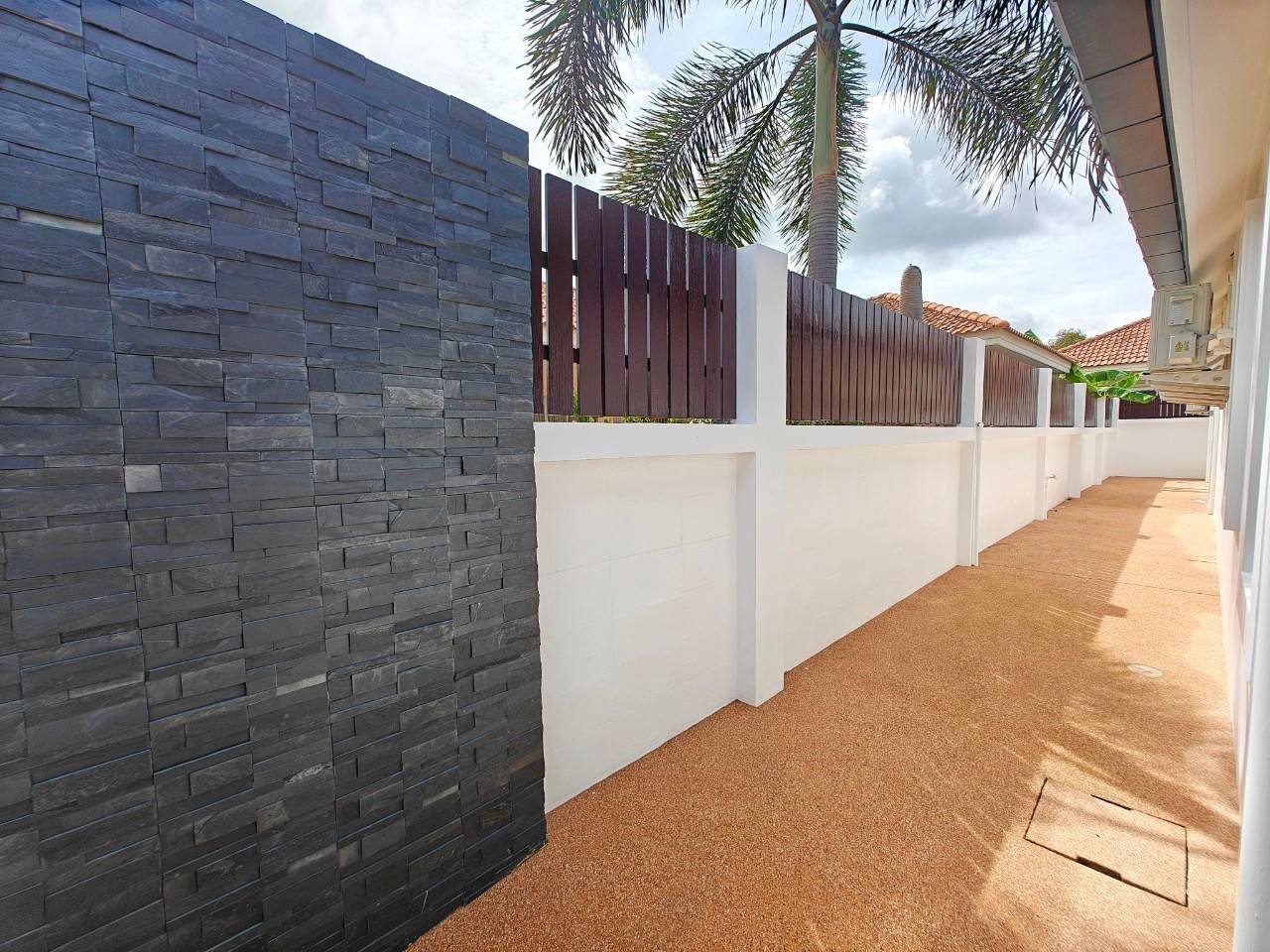 4-Bedroom, 3-Bathroom Villa for Sale in Villa in Pattaya Tropical Village, 320 sqm, 12,900,000 THB, Near Pattaya Railway Station