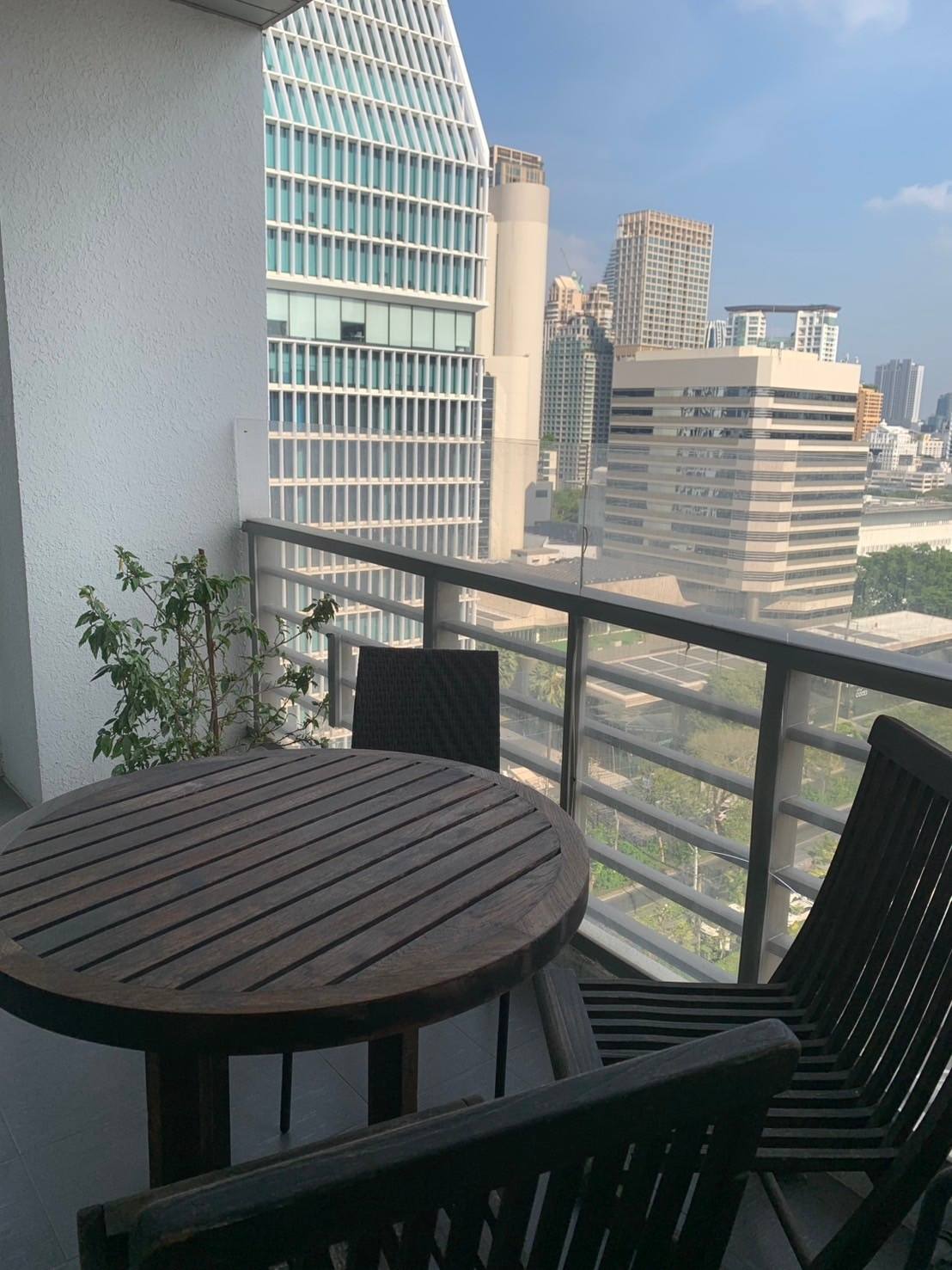 5-Bed, 4-Bath, 385 sqm Duplex Penthouse at Royal Residence Park for Rent near Lumphini MRT, 250,000 THB/month