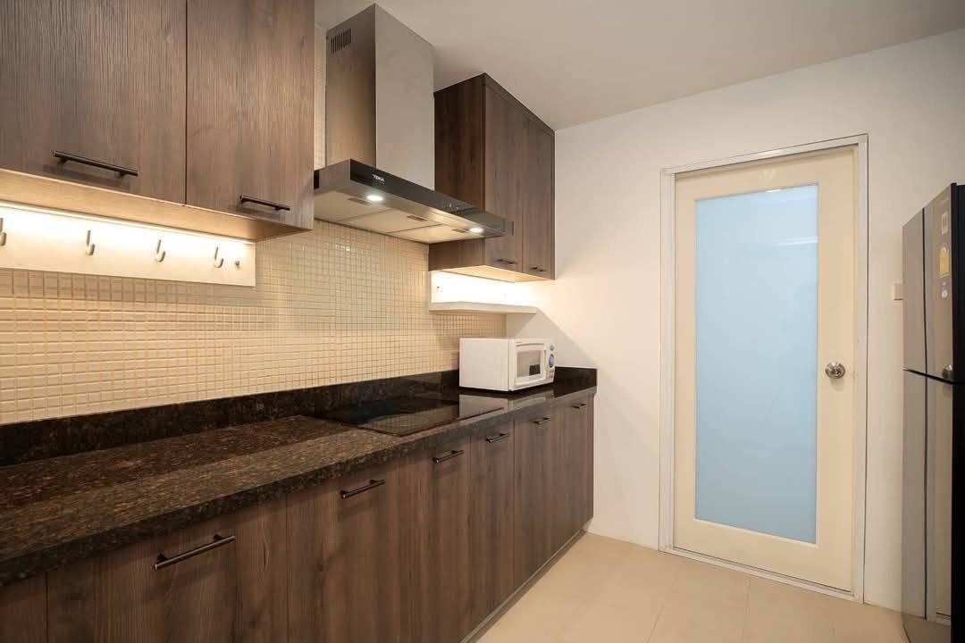 2-Bed, 2-Bath, 100 sqm Condo for Rent at Baan Siri 24, Near BTS Phrom Phong, 60,000 THB/month