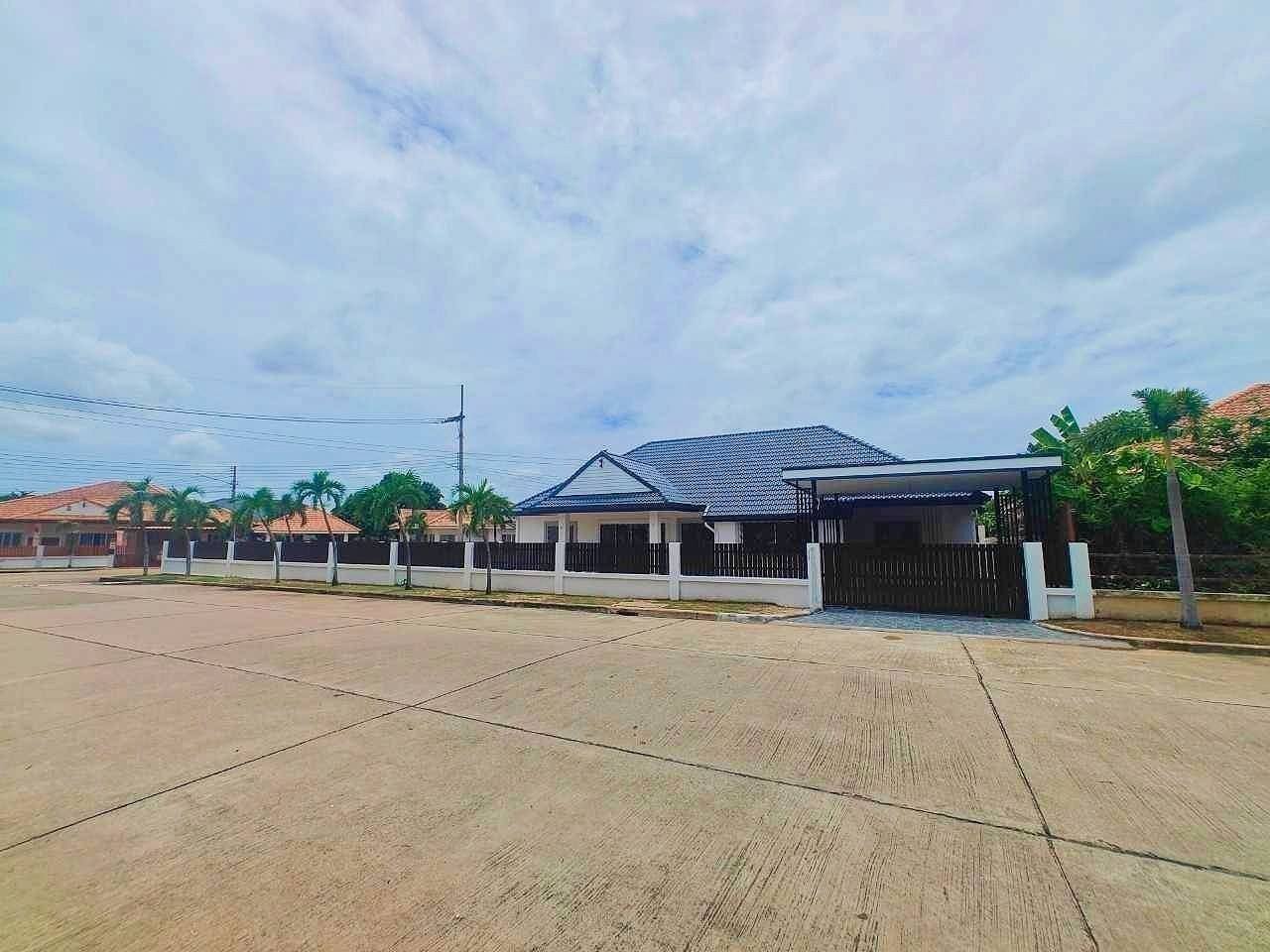 4-Bedroom, 3-Bathroom Villa for Sale in Villa in Pattaya Tropical Village, 320 sqm, 12,900,000 THB, Near Pattaya Railway Station