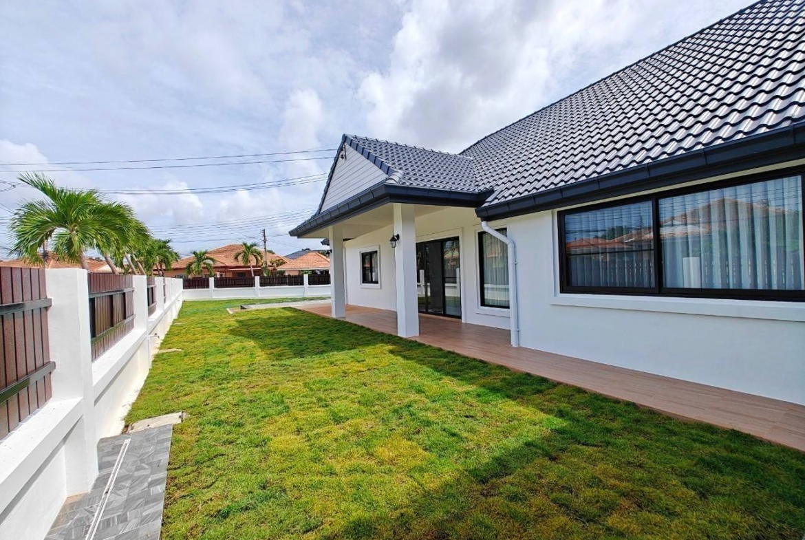 4-Bedroom, 3-Bathroom Villa for Sale in Villa in Pattaya Tropical Village, 320 sqm, 12,900,000 THB, Near Pattaya Railway Station