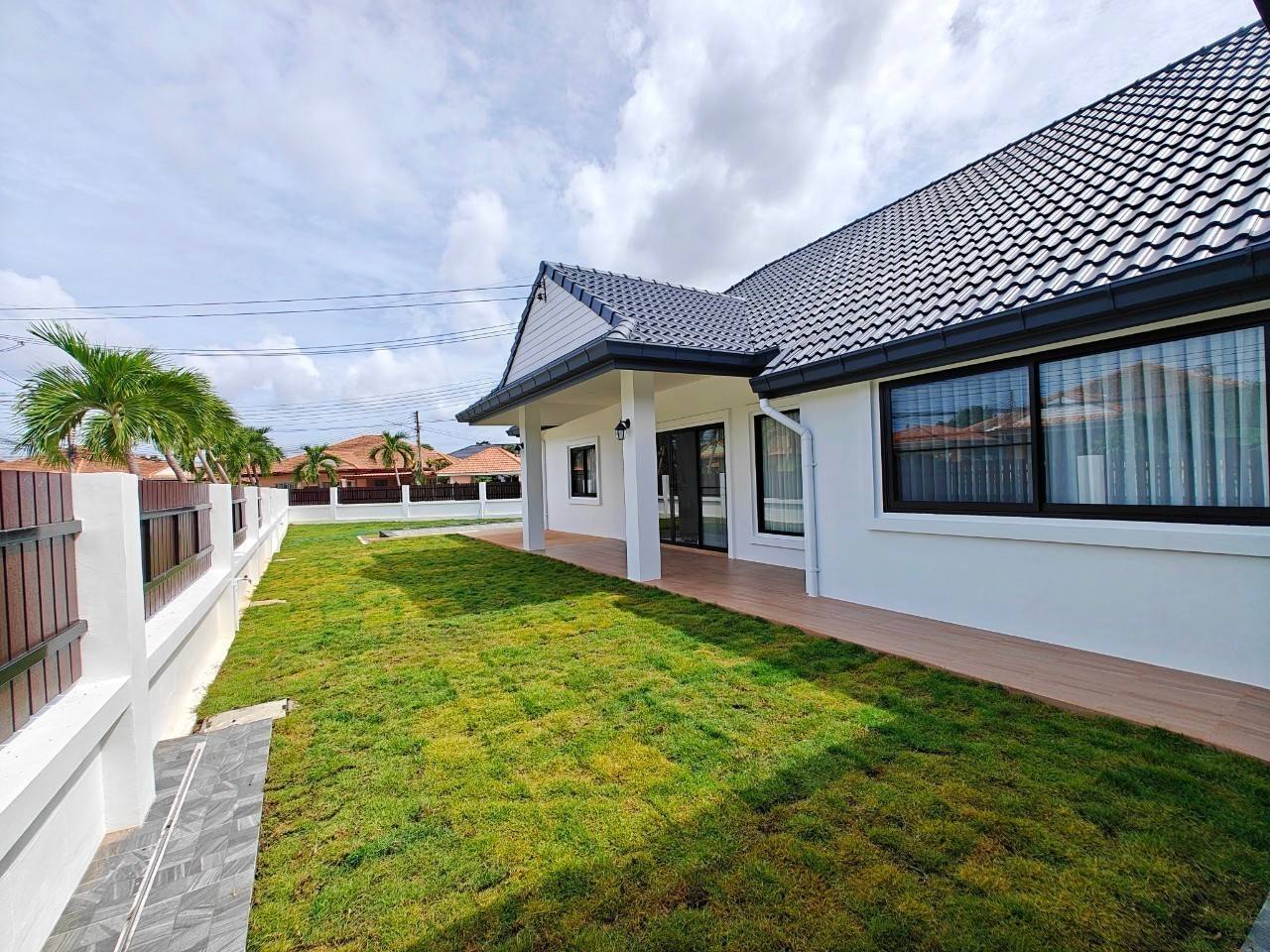 4-Bedroom, 3-Bathroom Villa for Sale in Villa in Pattaya Tropical Village, 320 sqm, 12,900,000 THB, Near Pattaya Railway Station