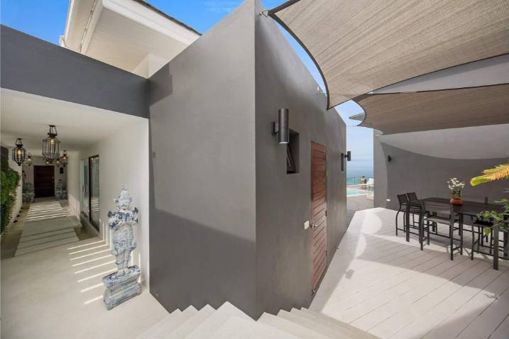 Luxury 4-bed 4.5-bath 882 SQM Villa Coco Koh Samui for sale. Private infinity pool, ocean views, top location in Chaweng Noi. Price 39.75M THB. Contact us now!