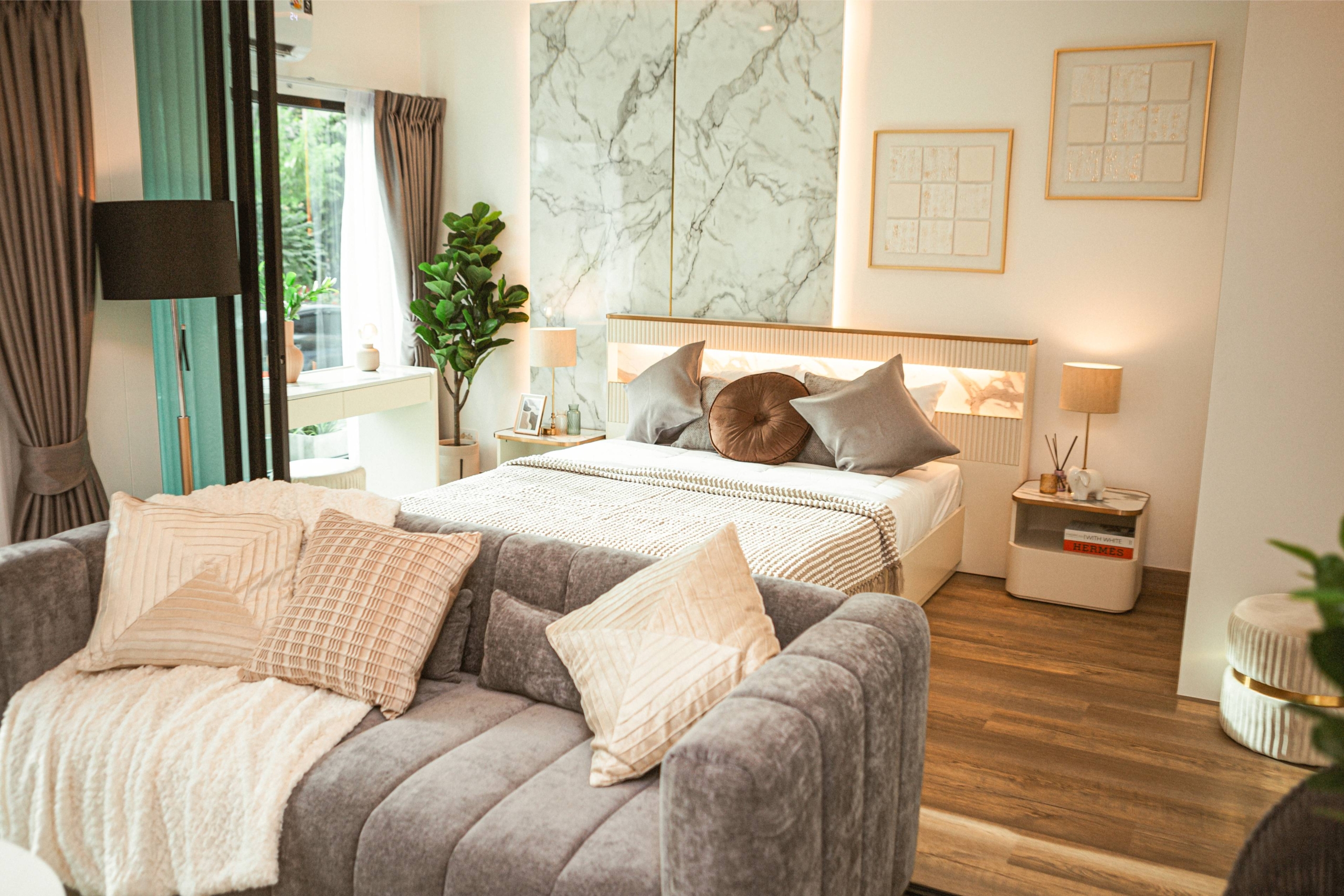 Luxury 1-bedroom 48.22 SQM condo at Siam Oriental Oasis for sale 6.06M THB. Prime Pratumnak Hill location, pool, sauna, gym. Great for living or investment!