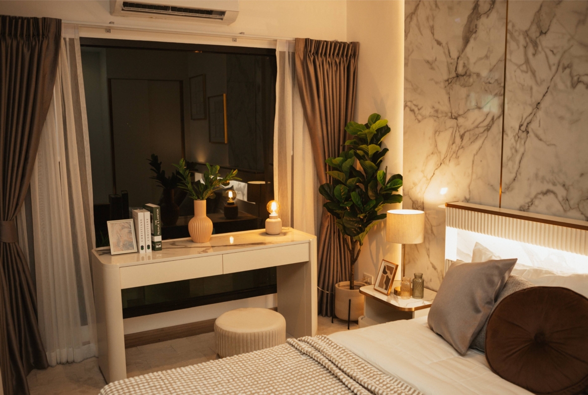 Luxury 1-bedroom 48.22 SQM condo at Siam Oriental Oasis for sale 6.06M THB. Prime Pratumnak Hill location, pool, sauna, gym. Great for living or investment!