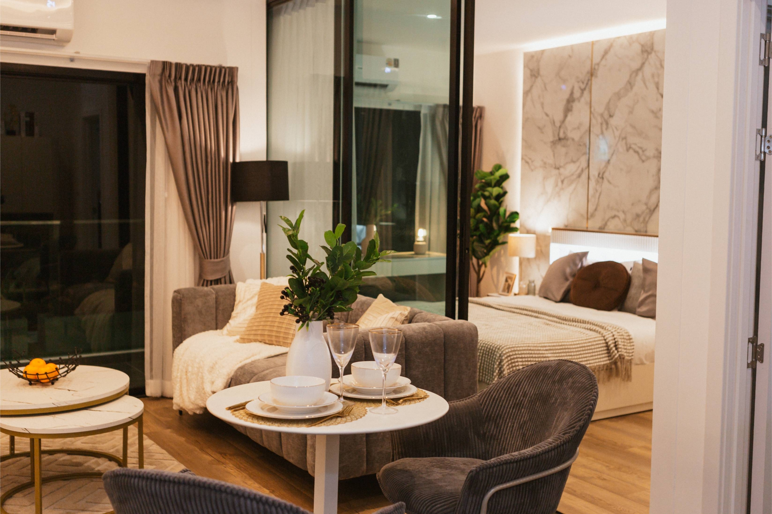 Luxury 1-bedroom 48.22 SQM condo at Siam Oriental Oasis for sale 6.06M THB. Prime Pratumnak Hill location, pool, sauna, gym. Great for living or investment!