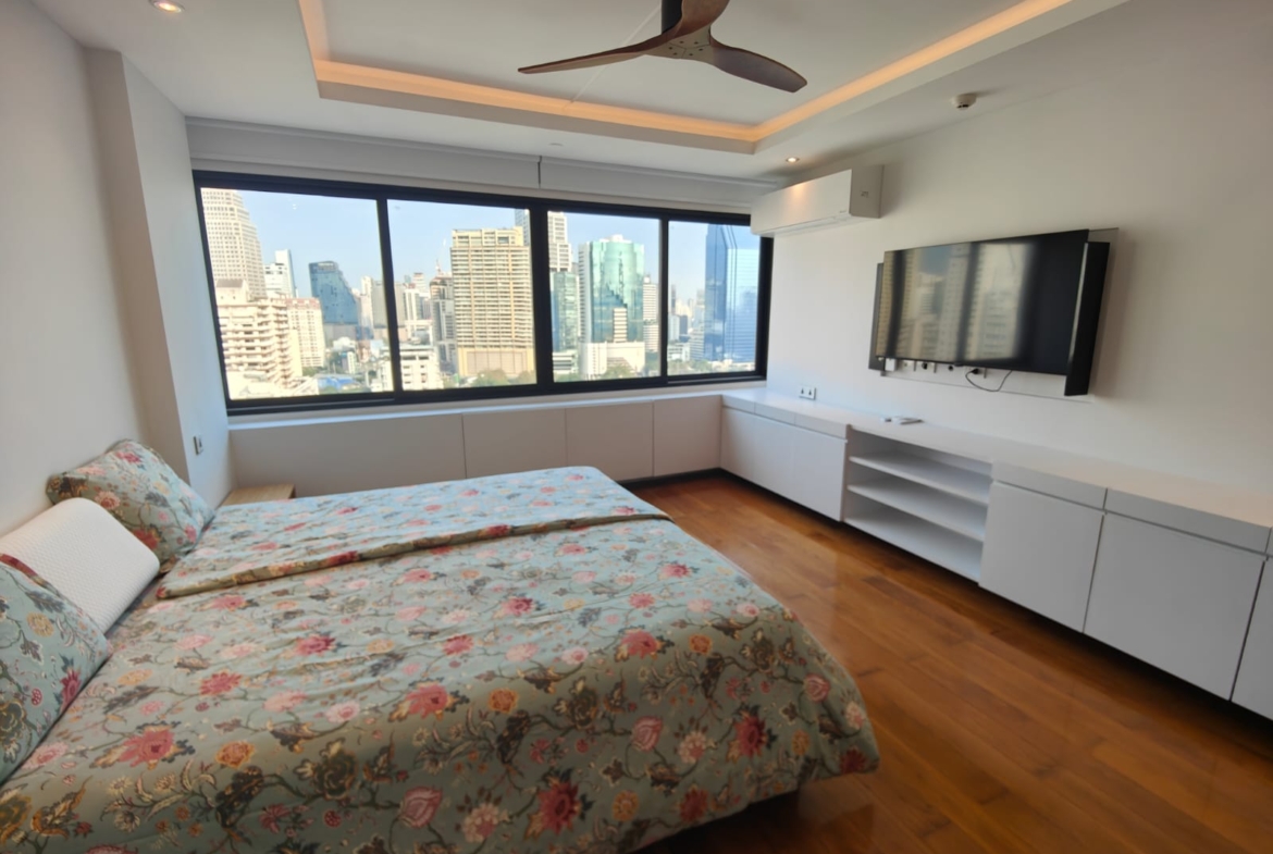 Spacious 2-bed 115 SQM condo at Lake Green, 20th floor, fully renovated, park view. Rent 85K/month. Move-in ready. Contact now for a viewing!