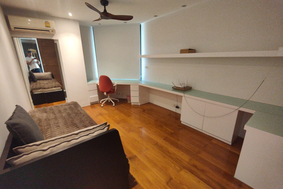 Spacious 2-bed 115 SQM condo at Lake Green, 20th floor, fully renovated, park view. Rent 85K/month. Move-in ready. Contact now for a viewing!