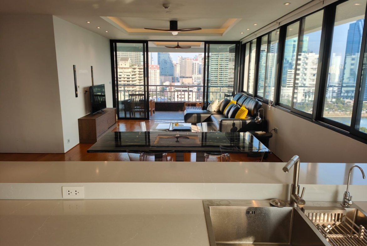 Spacious 2-bed 115 SQM condo at Lake Green, 20th floor, fully renovated, park view. Rent 85K/month. Move-in ready. Contact now for a viewing!