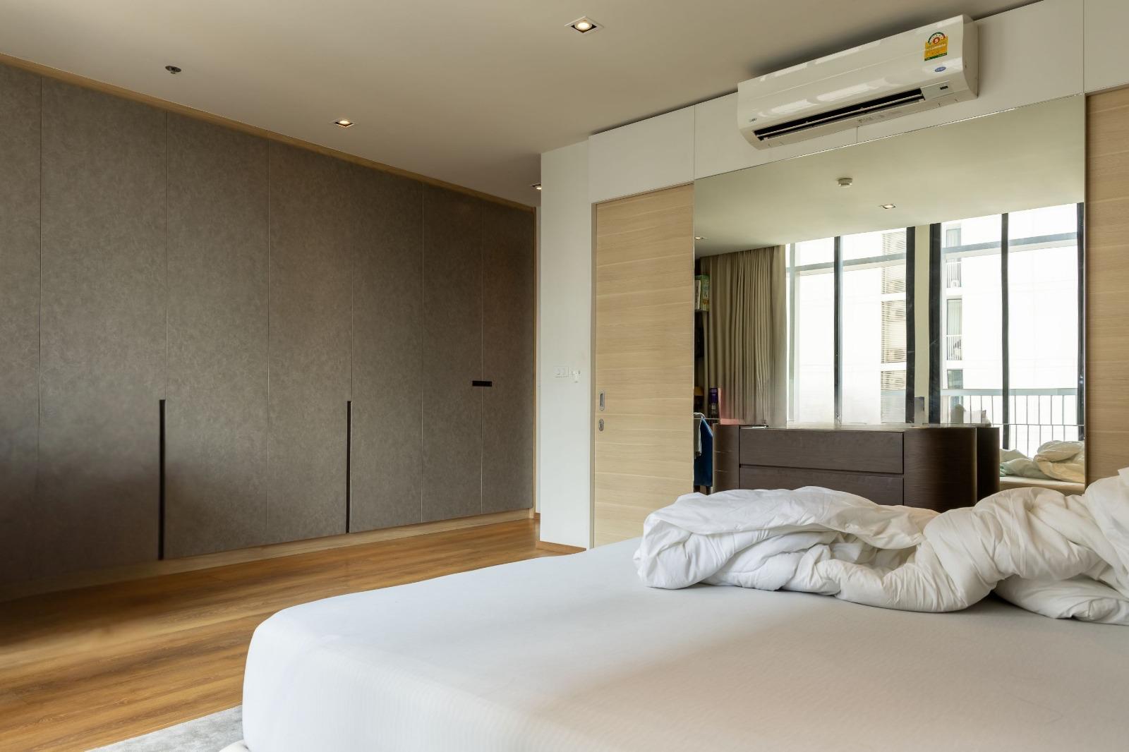 Spacious 2-bed 95 SQM condo at Park Origin 24, high floor, Scandinavian design. Rent 99K/month. Move-in mid-March. Contact now for a viewing!