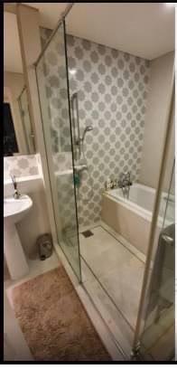Luxury 1-bed 53 SQM condo at Aguston Sukhumvit 22. Rent 32K/month or buy for 7.5M THB. High floor, premium facilities. Contact now for a viewing!
