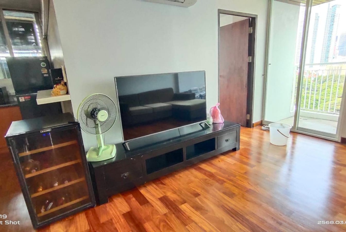 Spacious 2-bed 85 SQM condo at Urbana Sathorn. Rent 50K/month. High floor, city views, top facilities. Contact now for a private viewing!