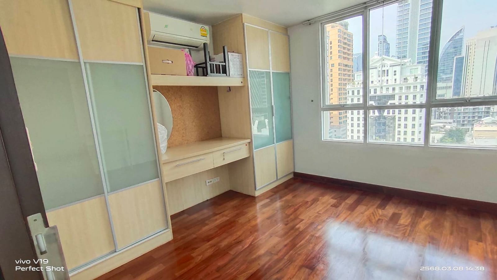Spacious 2-bed 85 SQM condo at Urbana Sathorn. Rent 50K/month. High floor, city views, top facilities. Contact now for a private viewing!