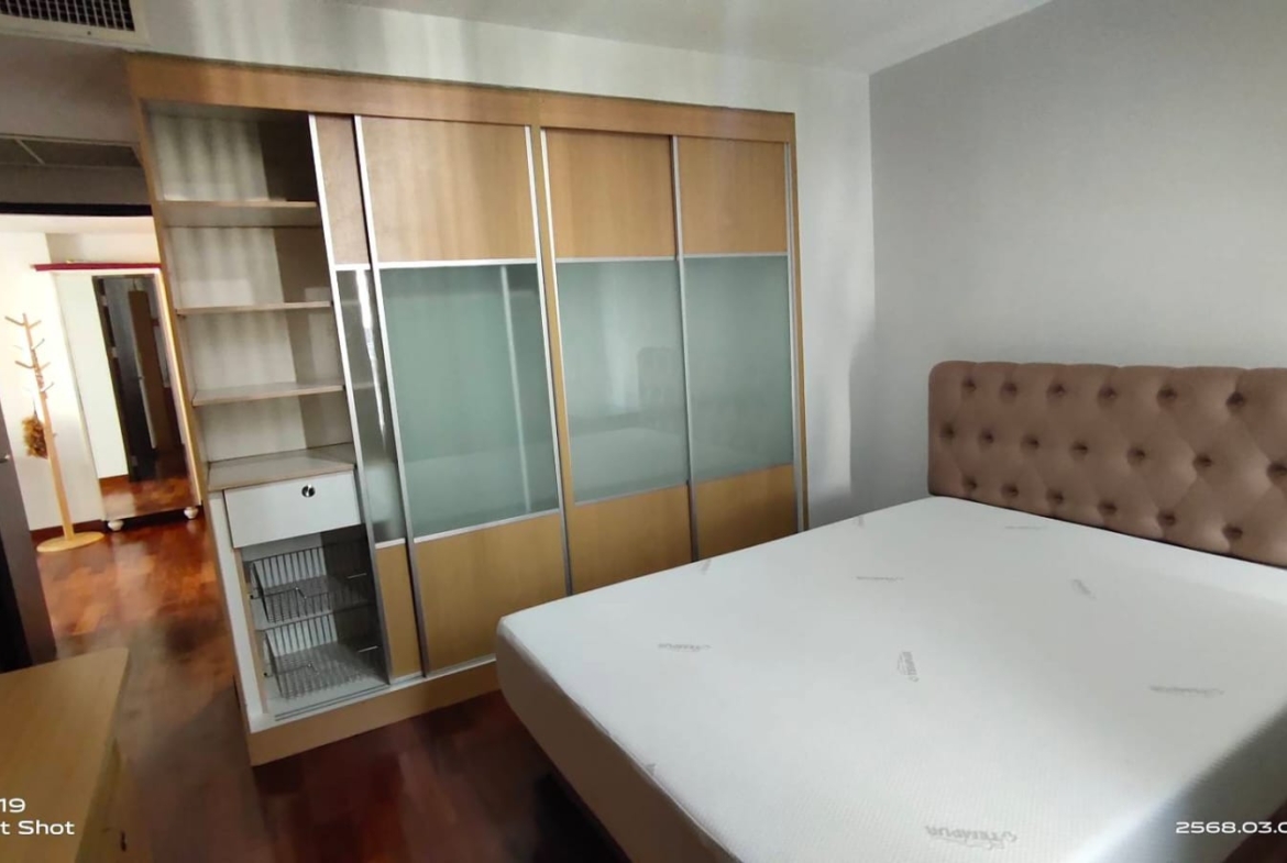 Spacious 2-bed 85 SQM condo at Urbana Sathorn. Rent 50K/month. High floor, city views, top facilities. Contact now for a private viewing!