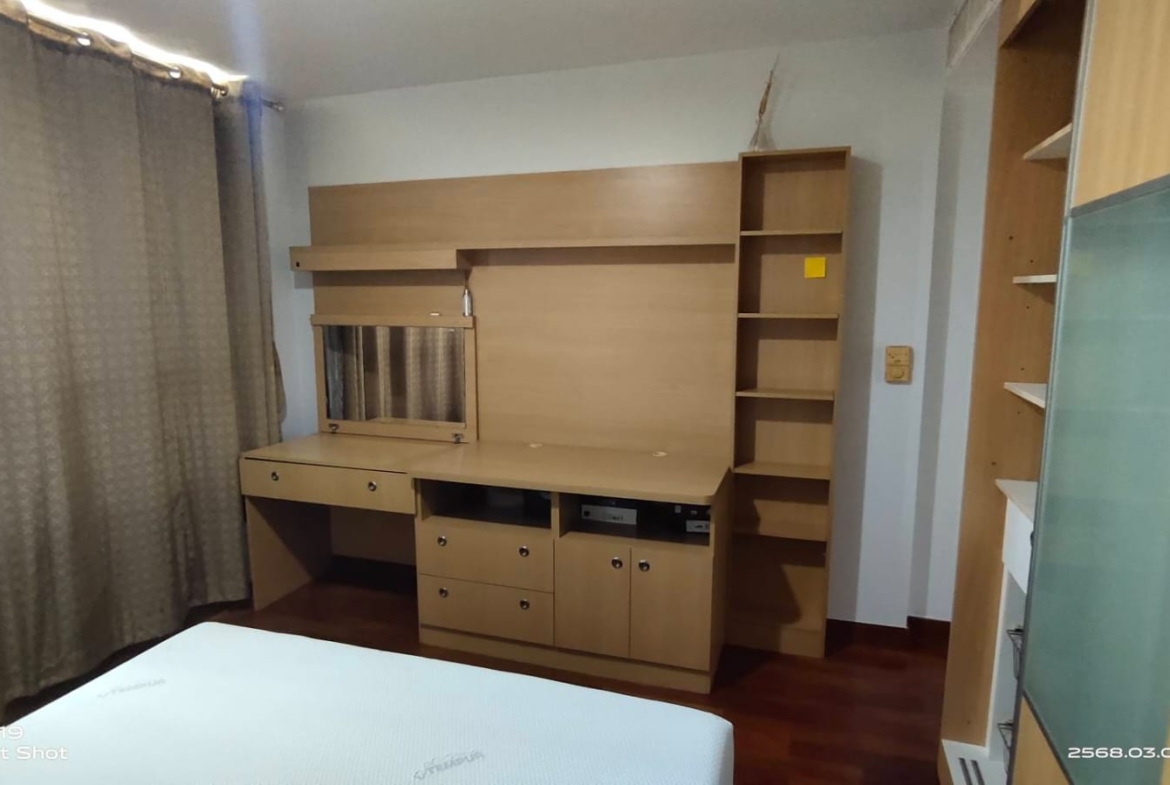 Spacious 2-bed 85 SQM condo at Urbana Sathorn. Rent 50K/month. High floor, city views, top facilities. Contact now for a private viewing!