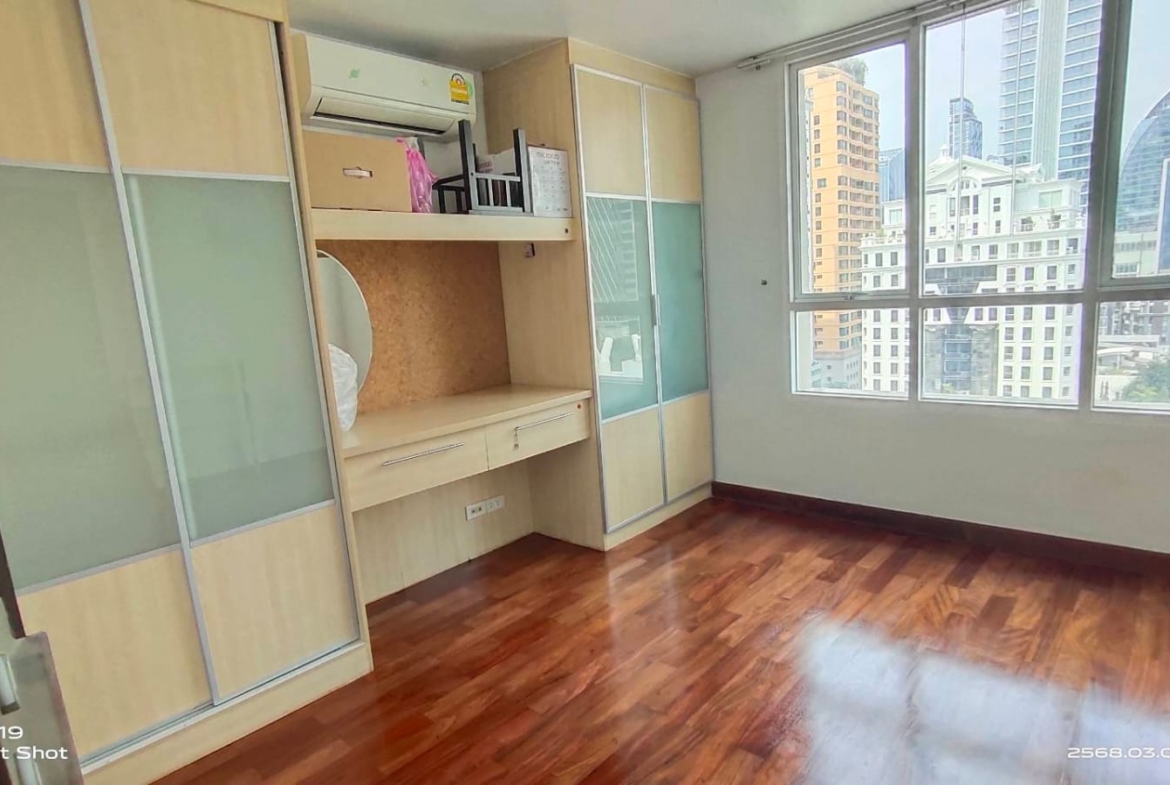 Spacious 2-bed 85 SQM condo at Urbana Sathorn. Rent 50K/month. High floor, city views, top facilities. Contact now for a private viewing!