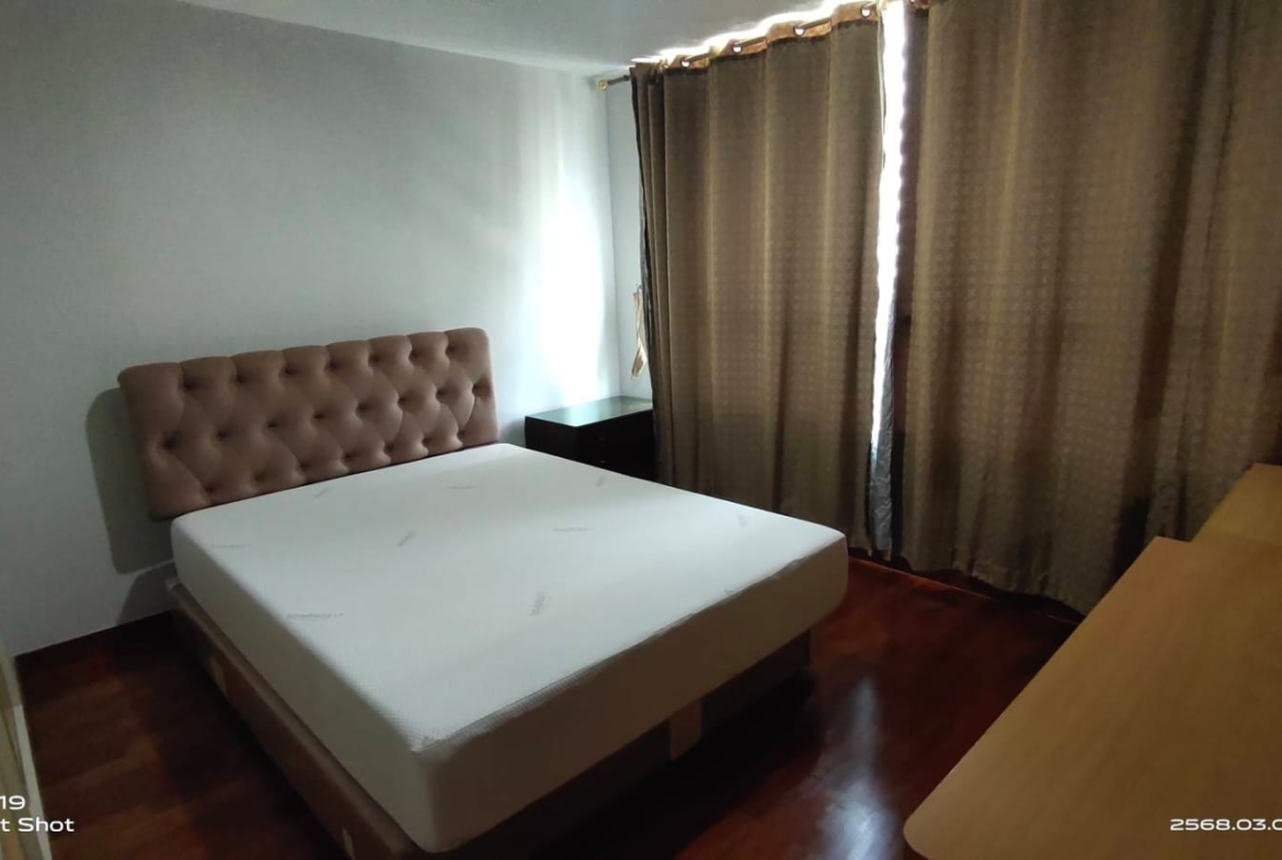Spacious 2-bed 85 SQM condo at Urbana Sathorn. Rent 50K/month. High floor, city views, top facilities. Contact now for a private viewing!