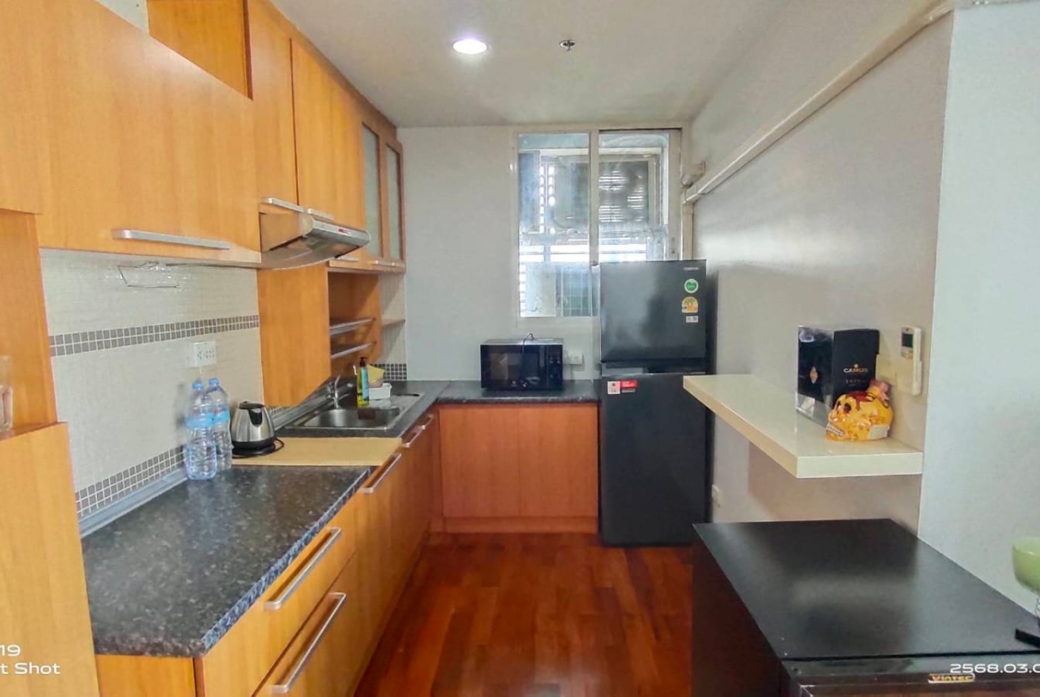 Spacious 2-bed 85 SQM condo at Urbana Sathorn. Rent 50K/month. High floor, city views, top facilities. Contact now for a private viewing!