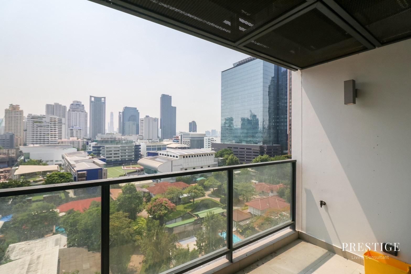 Spacious 4-bedroom, 176 sqm condo at The Lofts Asoke for rent at 145,000 THB/month. High-end facilities, prime Sukhumvit location near MRT Phetchaburi.