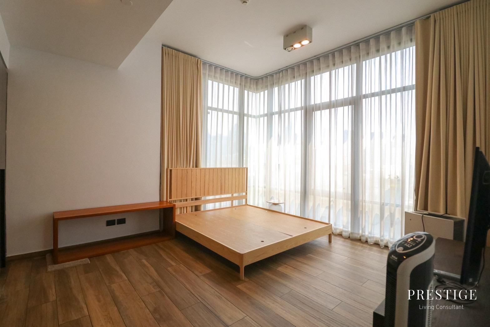 Spacious 4-bedroom, 176 sqm condo at The Lofts Asoke for rent at 145,000 THB/month. High-end facilities, prime Sukhumvit location near MRT Phetchaburi.
