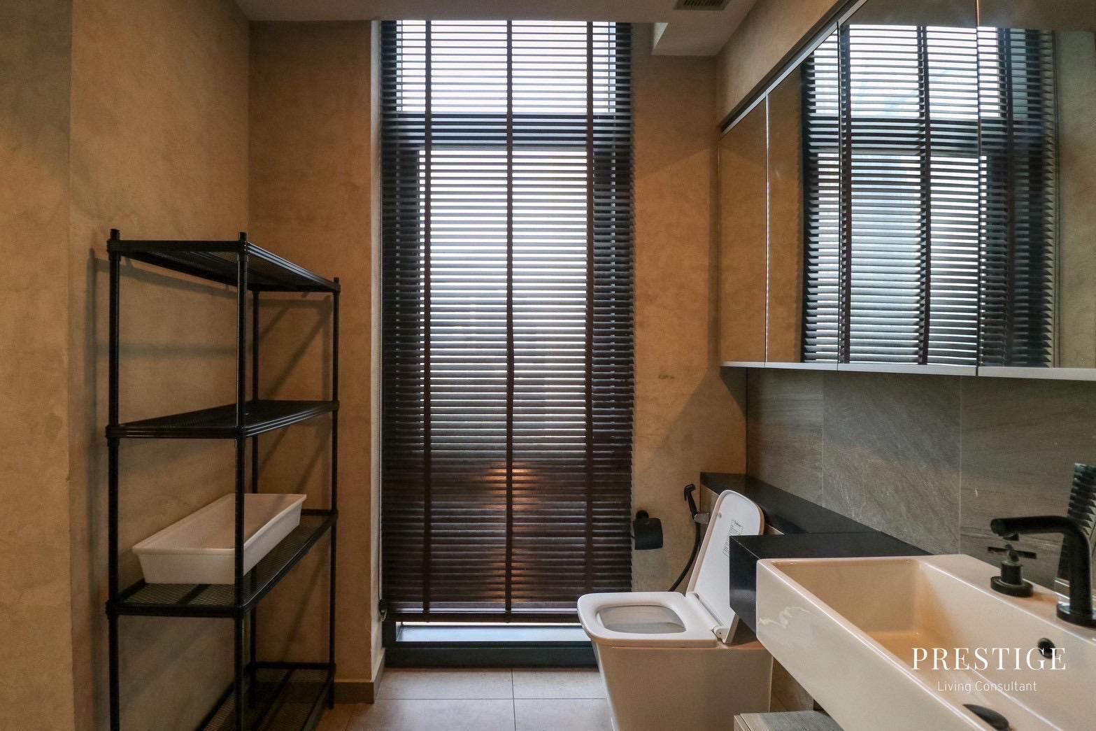 Spacious 4-bedroom, 176 sqm condo at The Lofts Asoke for rent at 145,000 THB/month. High-end facilities, prime Sukhumvit location near MRT Phetchaburi.