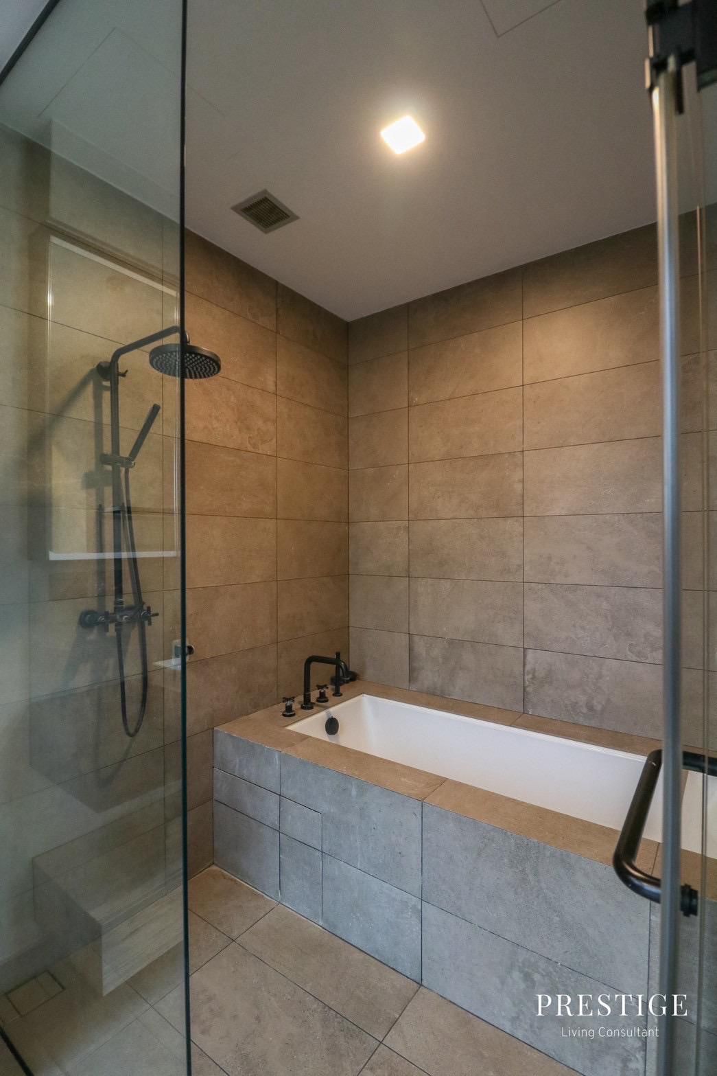 Spacious 4-bedroom, 176 sqm condo at The Lofts Asoke for rent at 145,000 THB/month. High-end facilities, prime Sukhumvit location near MRT Phetchaburi.