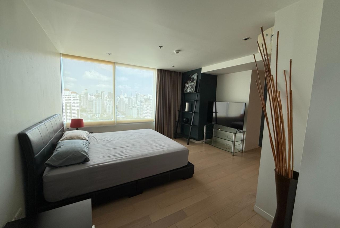 Spacious 2-bedroom, 120 sqm condo at Eight Thonglor Residence for rent at 68,000 THB/month. Prime location near BTS Thong Lo with luxury amenities.