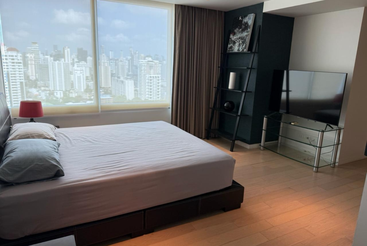 Spacious 2-bedroom, 120 sqm condo at Eight Thonglor Residence for rent at 68,000 THB/month. Prime location near BTS Thong Lo with luxury amenities.