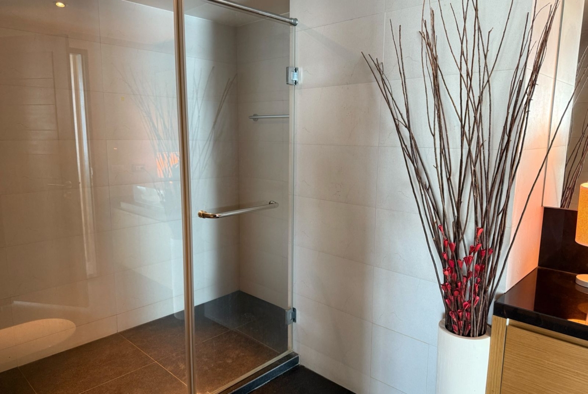 Spacious 2-bedroom, 120 sqm condo at Eight Thonglor Residence for rent at 68,000 THB/month. Prime location near BTS Thong Lo with luxury amenities.