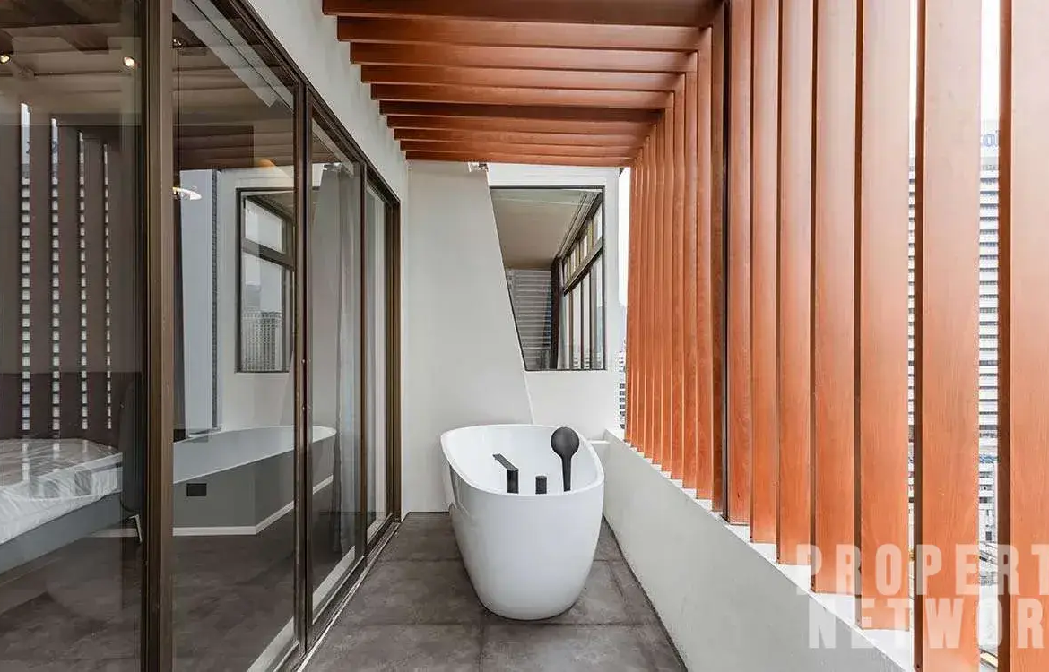 1-Bed, 2-Bath, 129 sqm Condo for Sale at Diamond Tower, Bang Rak, Bangkok – 16,900,000 THB, Near BTS Chong Nonsi Station