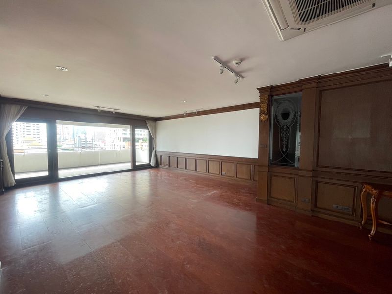 4-Bed, 4-Bath, 360 sqm Condo for Rent at Tower Park Sukhumvit 3, Near BTS Nana & MRT Petchaburi, 220,000 THB/month – Luxury Living in Bangkok