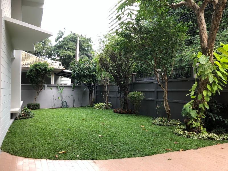 Spacious 3-bedroom house with a study, maid’s room, and 380 sqm of living space. Prime location, ideal for families. For rent at 150,000 THB/month.