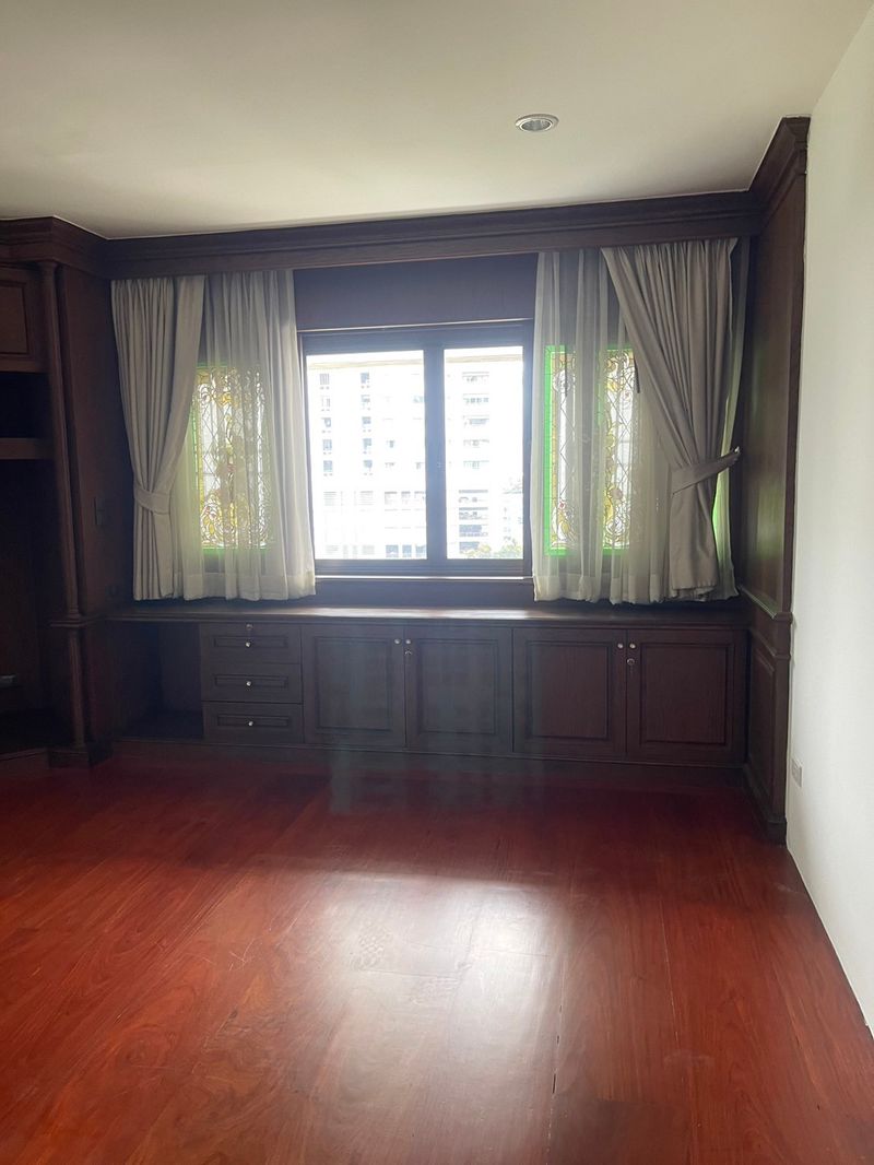 4-Bed, 4-Bath, 360 sqm Condo for Rent at Tower Park Sukhumvit 3, Near BTS Nana & MRT Petchaburi, 220,000 THB/month – Luxury Living in Bangkok