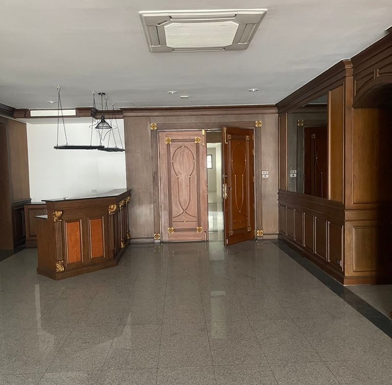 4-Bed, 4-Bath, 360 sqm Condo for Rent at Tower Park Sukhumvit 3, Near BTS Nana & MRT Petchaburi, 220,000 THB/month – Luxury Living in Bangkok