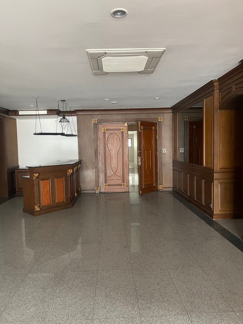 4-Bed, 4-Bath, 360 sqm Condo for Rent at Tower Park Sukhumvit 3, Near BTS Nana & MRT Petchaburi, 220,000 THB/month – Luxury Living in Bangkok