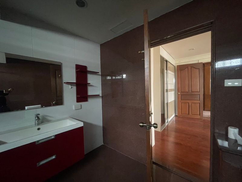 4-Bed, 4-Bath, 360 sqm Condo for Rent at Tower Park Sukhumvit 3, Near BTS Nana & MRT Petchaburi, 220,000 THB/month – Luxury Living in Bangkok