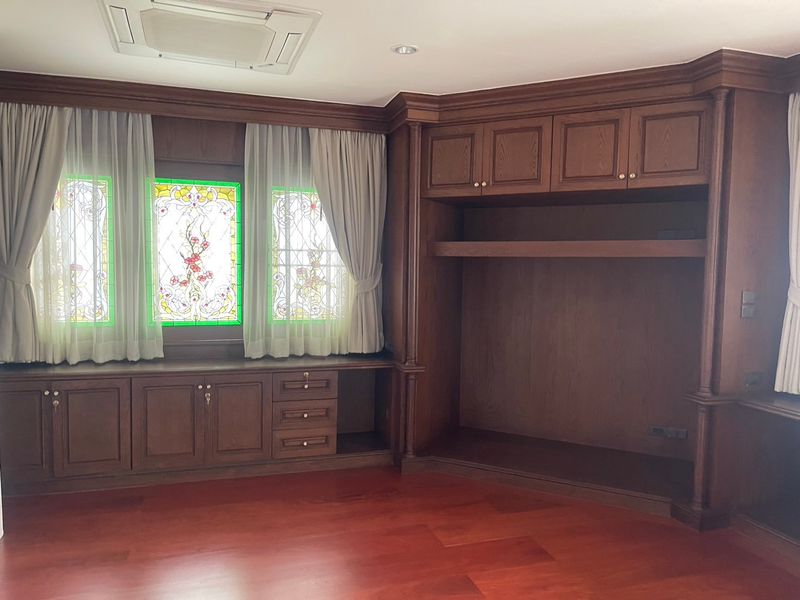 4-Bed, 4-Bath, 360 sqm Condo for Rent at Tower Park Sukhumvit 3, Near BTS Nana & MRT Petchaburi, 220,000 THB/month – Luxury Living in Bangkok