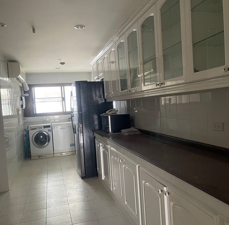 4-Bedroom, 2-Bathroom Condo for Rent at Tower Park Condominium, 260 sqm, ฿110,000/month, Fully Furnished, Near BTS Nana & MRT Petchaburi, Luxury Living in Sukhumvit, Bangkok.
