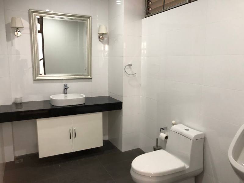 Spacious 3-bedroom house with a study, maid’s room, and 380 sqm of living space. Prime location, ideal for families. For rent at 150,000 THB/month.