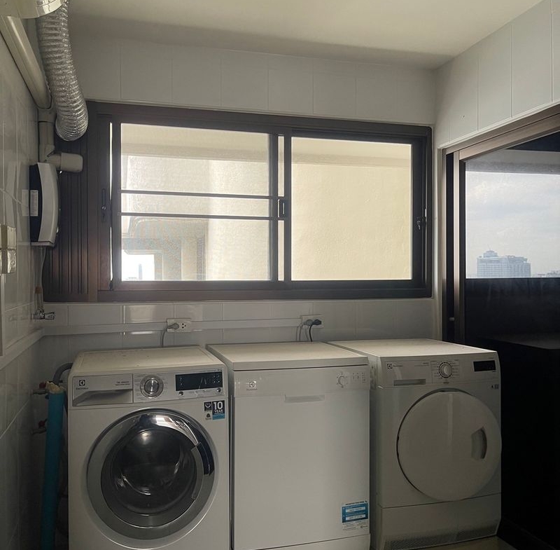 4-Bedroom, 2-Bathroom Condo for Rent at Tower Park Condominium, 260 sqm, ฿110,000/month, Fully Furnished, Near BTS Nana & MRT Petchaburi, Luxury Living in Sukhumvit, Bangkok.